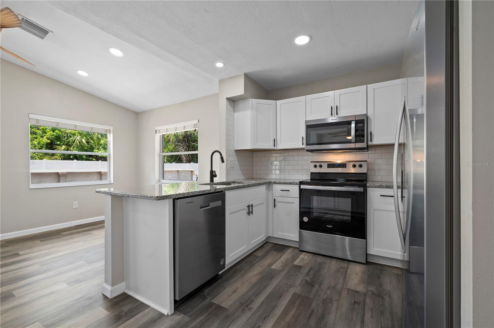 Image 11 of 59 For 732 Haleybury Street