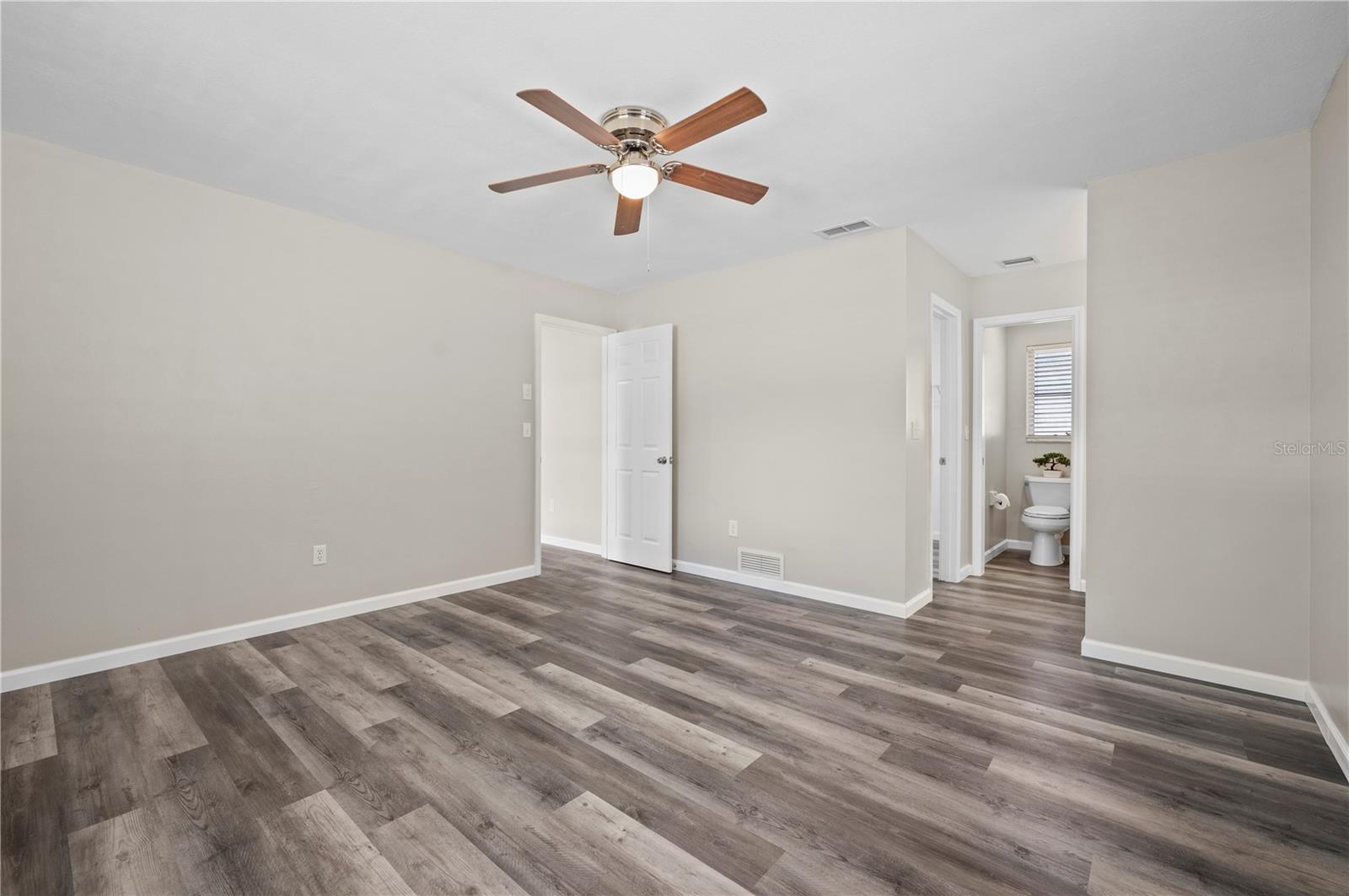Image 18 of 59 For 732 Haleybury Street
