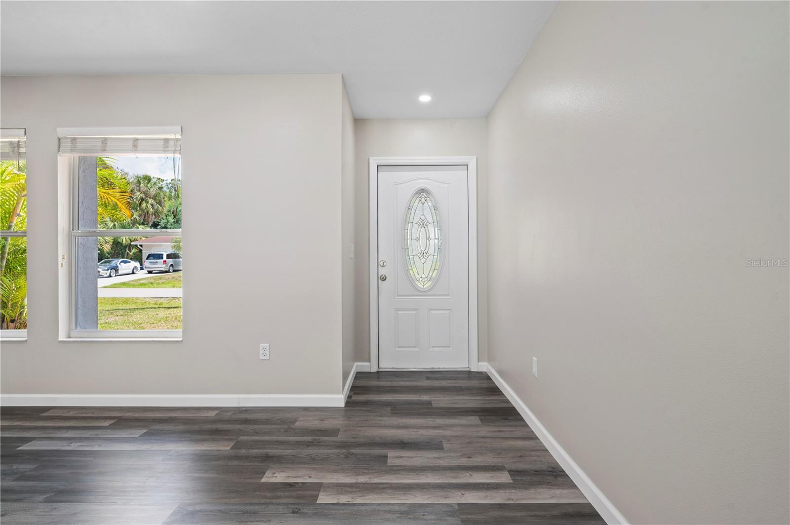 Image 4 of 59 For 732 Haleybury Street