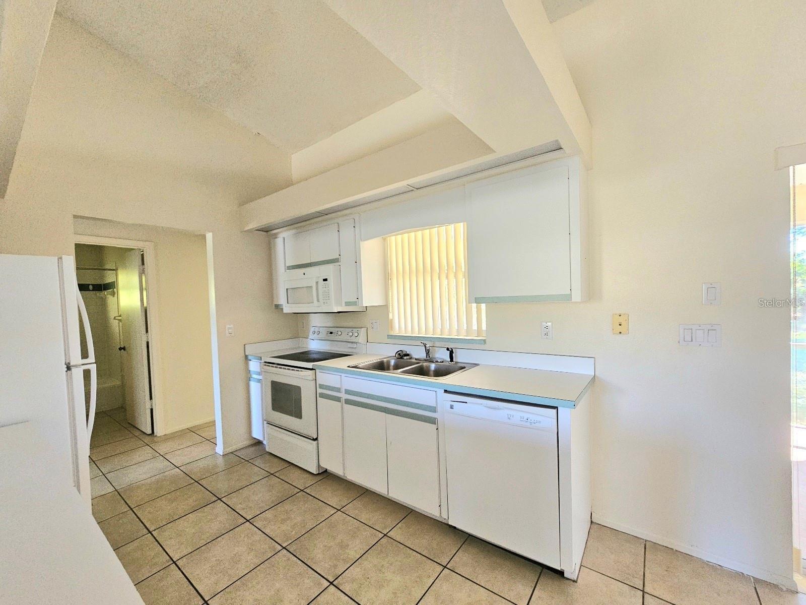 Image 7 of 40 For 6222 Berkeley Street