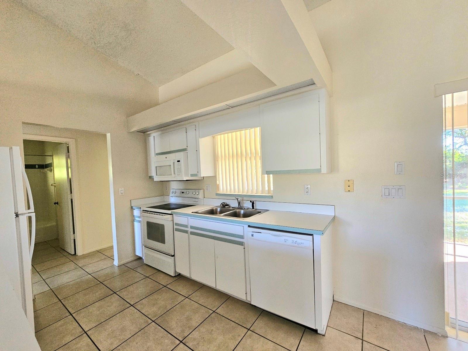 Image 8 of 40 For 6222 Berkeley Street
