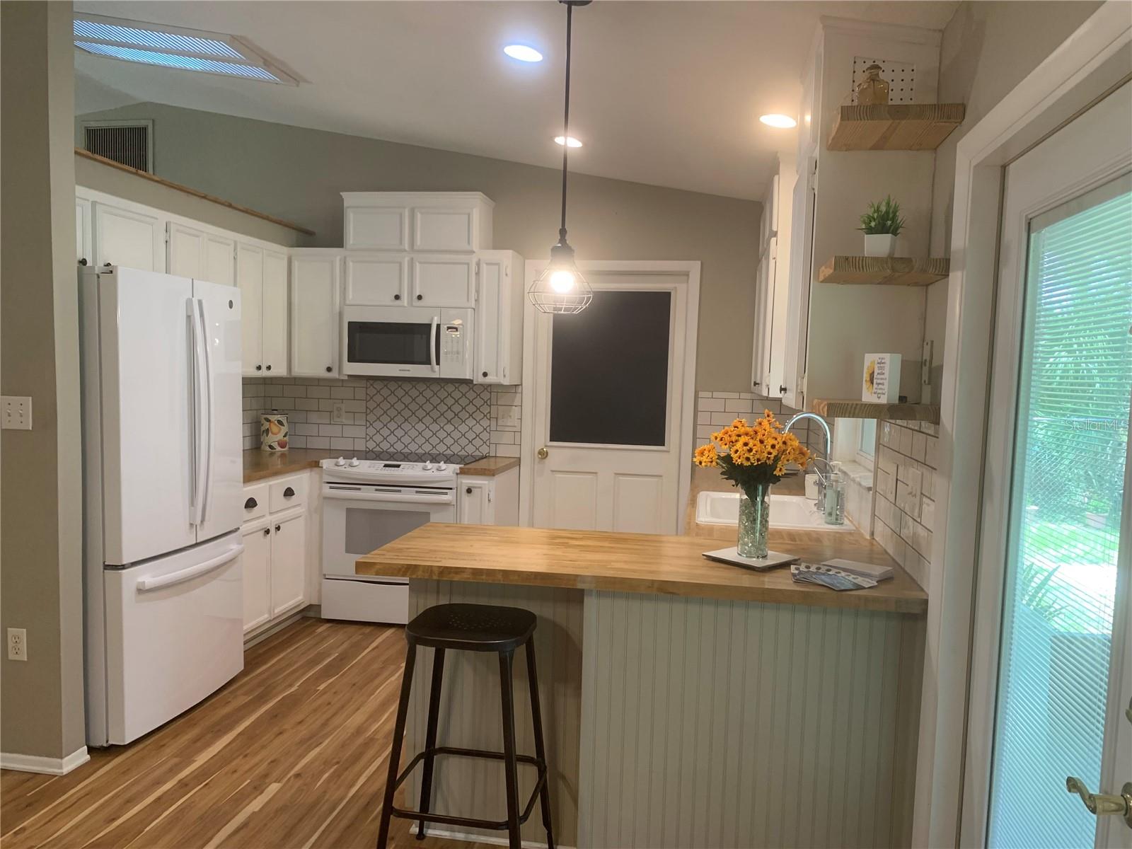 Image 10 of 33 For 17497 Clover Avenue