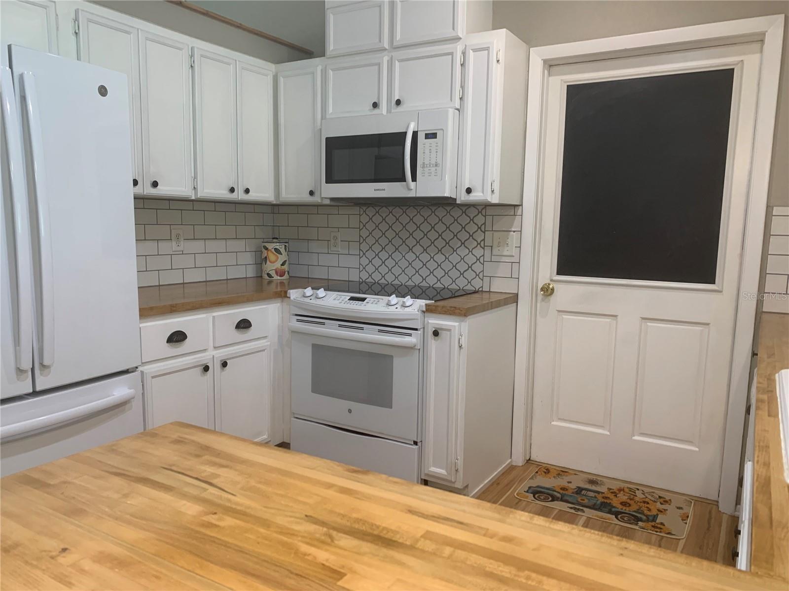 Image 11 of 33 For 17497 Clover Avenue