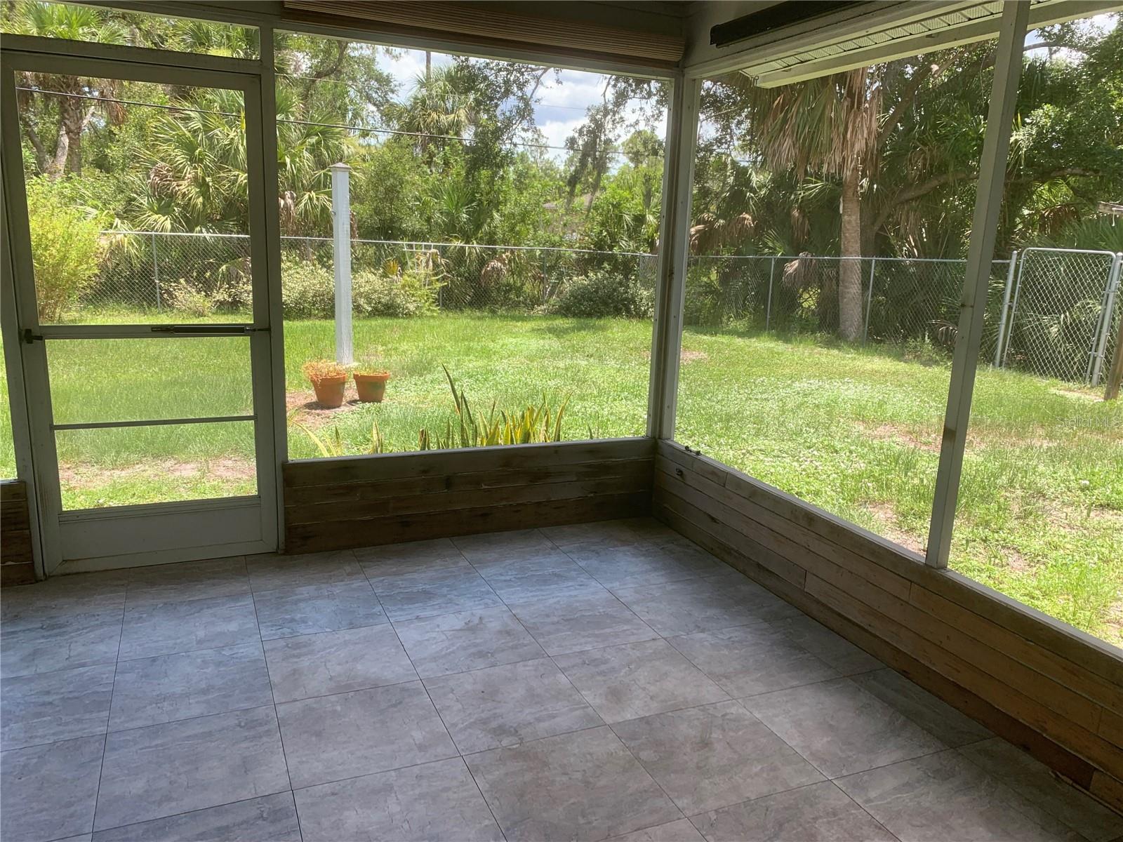 Image 24 of 33 For 17497 Clover Avenue