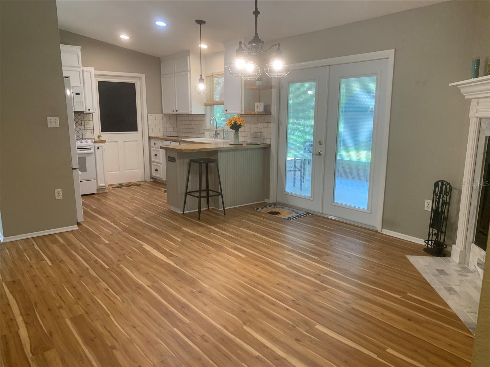 Image 6 of 33 For 17497 Clover Avenue