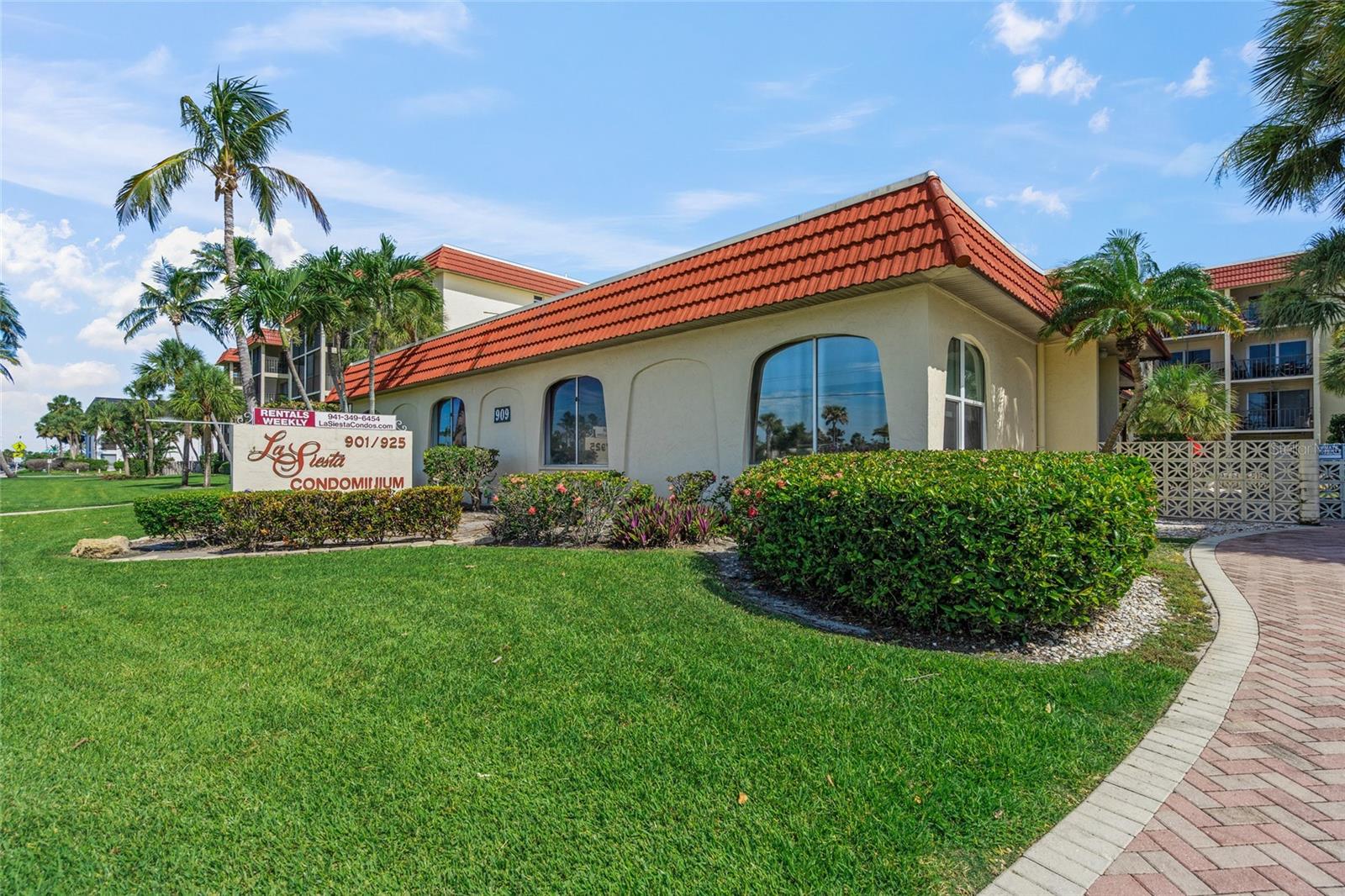Image 31 of 85 For 915 Beach Road 215