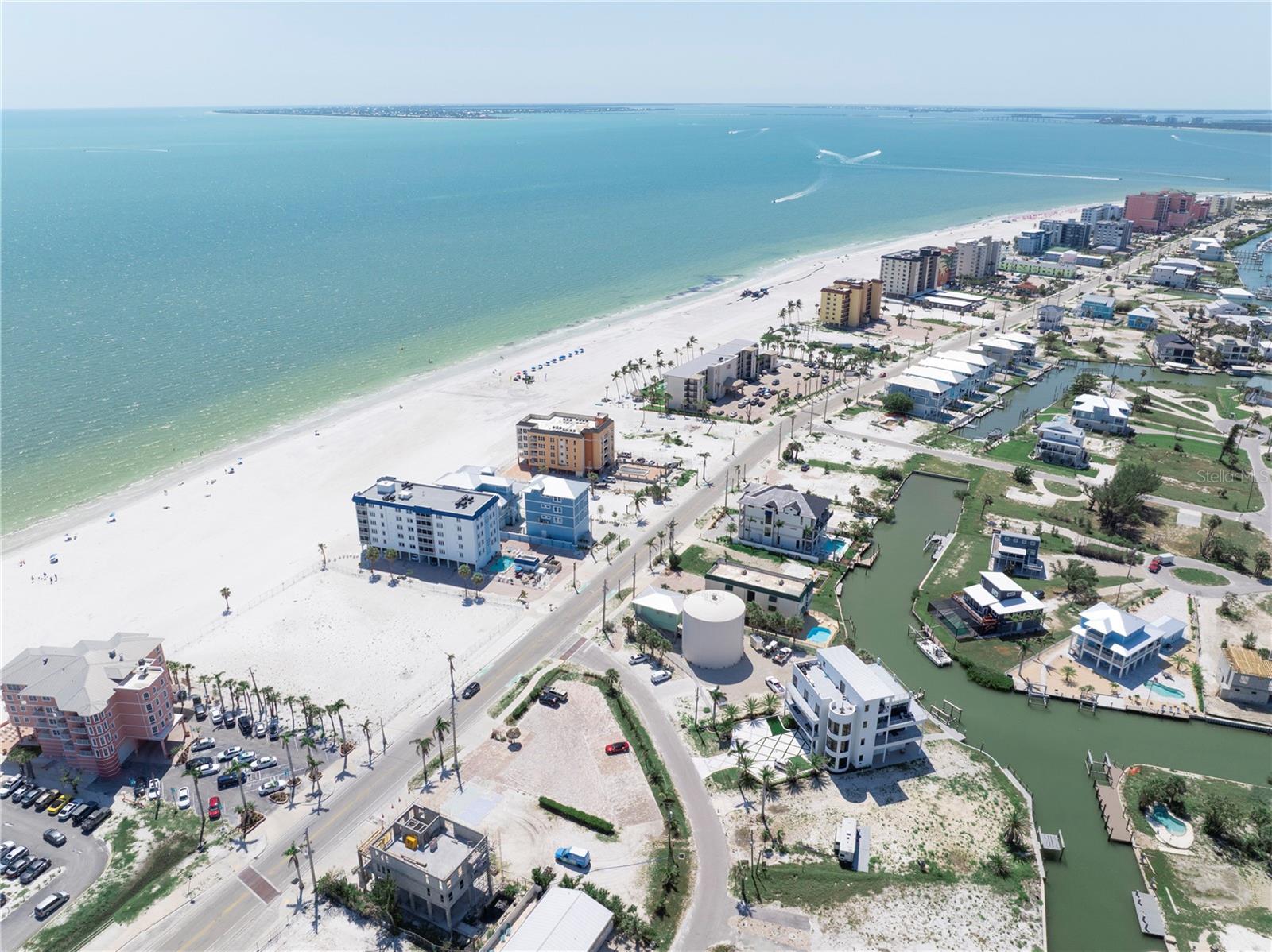 Listing photo id 10 for 800-802 Estero Boulevard 1
