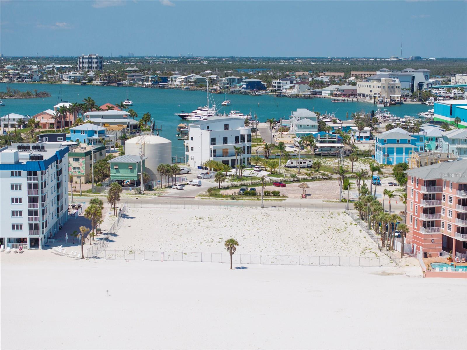Listing photo id 15 for 800-802 Estero Boulevard 1