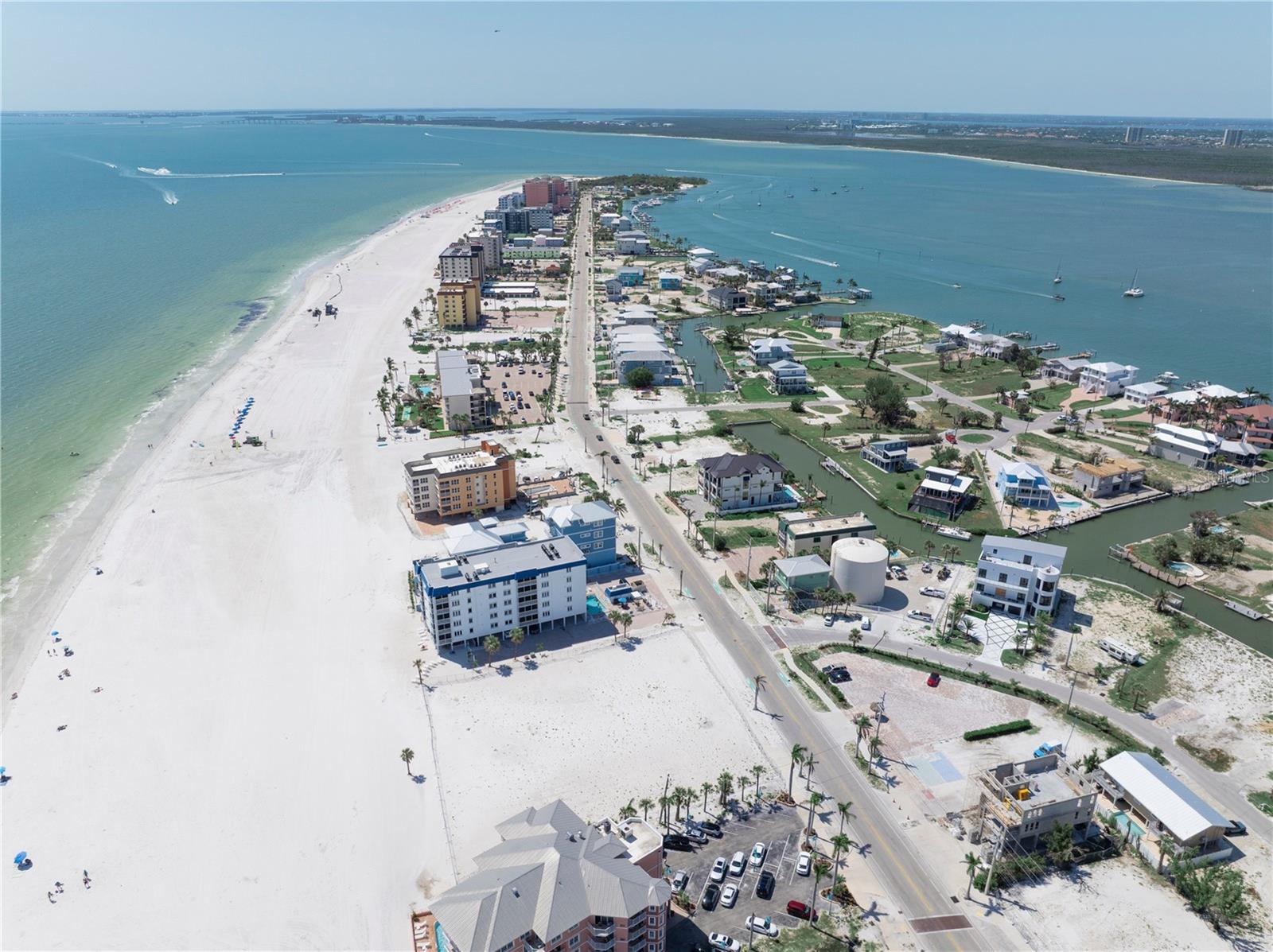 Listing photo id 25 for 800-802 Estero Boulevard 1