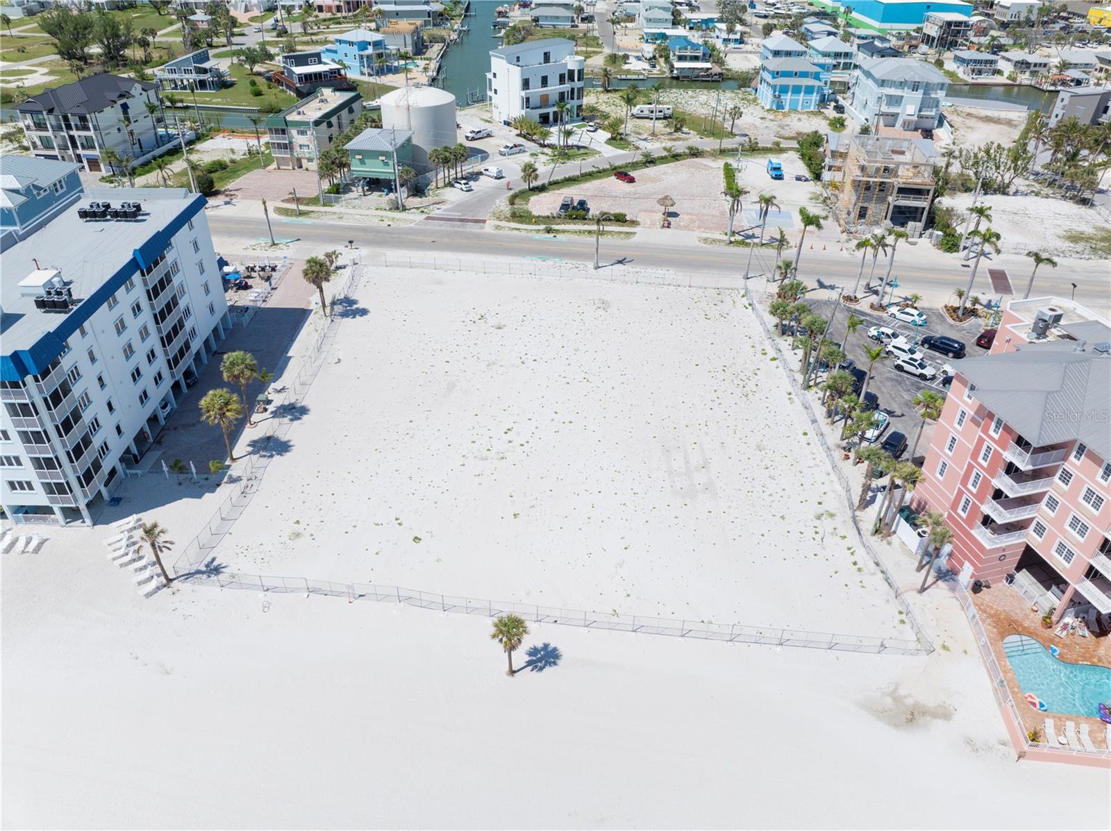 Listing photo id 31 for 800-802 Estero Boulevard 1