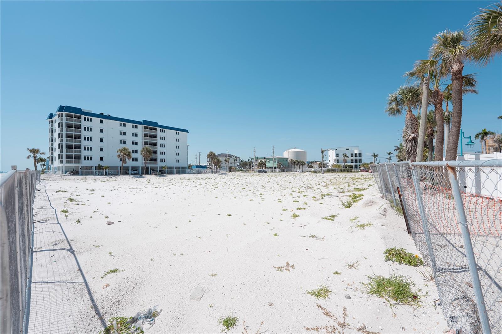 Listing photo id 33 for 800-802 Estero Boulevard 1