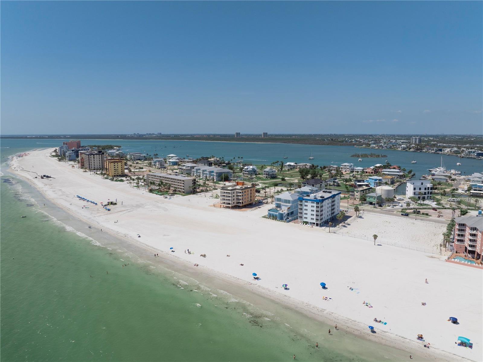 Listing photo id 35 for 800-802 Estero Boulevard 1