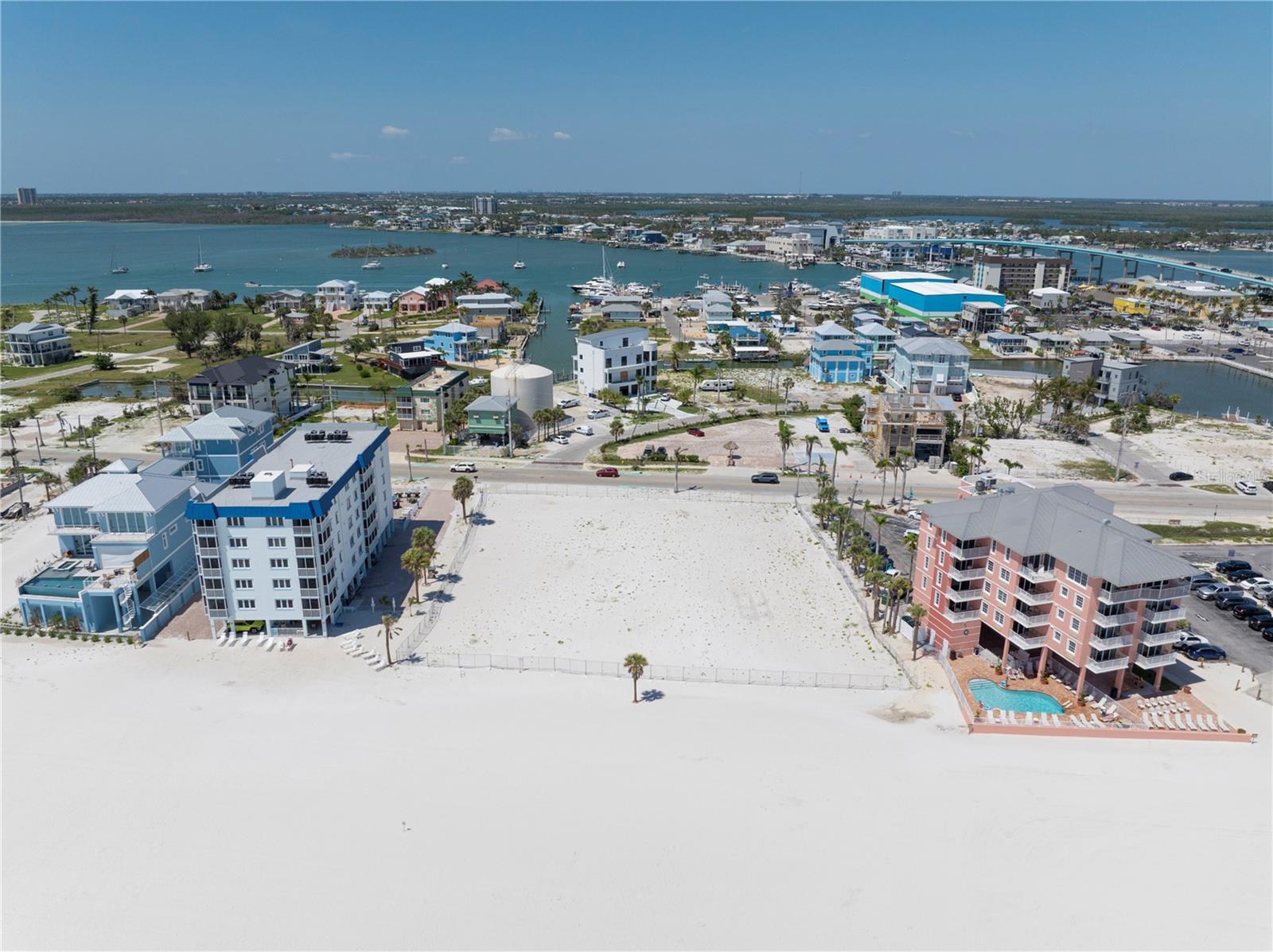 Listing photo id 3 for 800-802 Estero Boulevard 1
