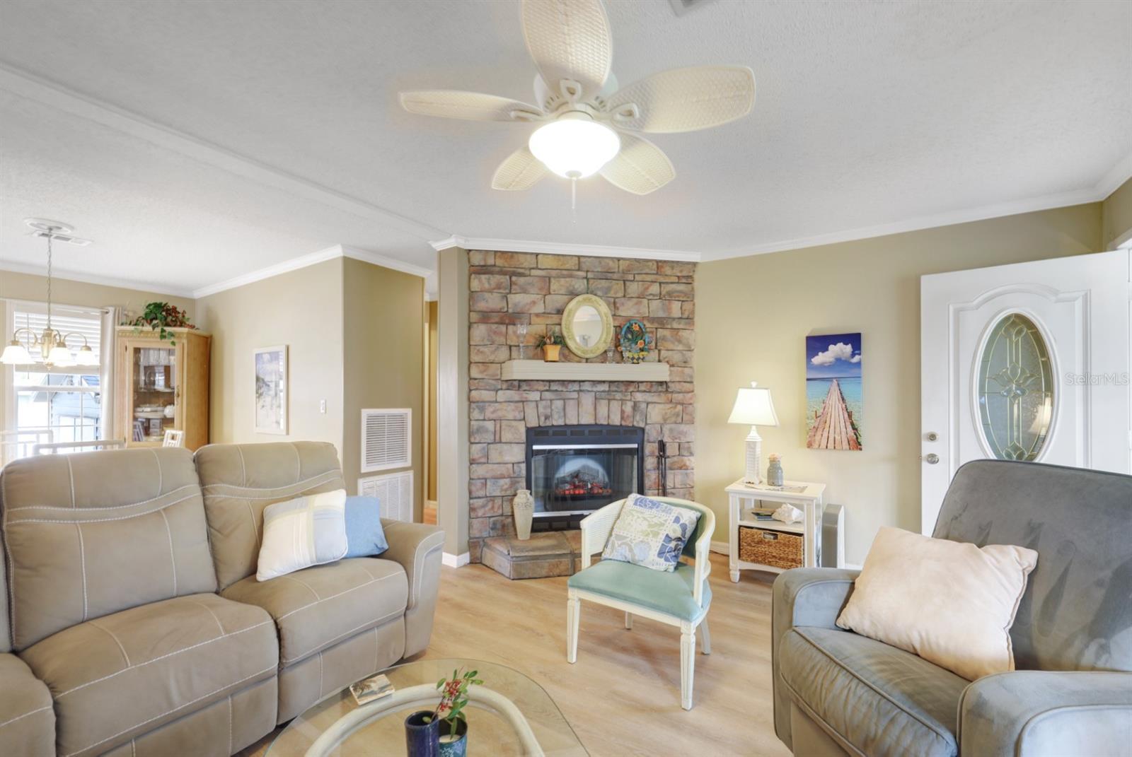 Image 11 of 99 For 2100 Kings Highway 376