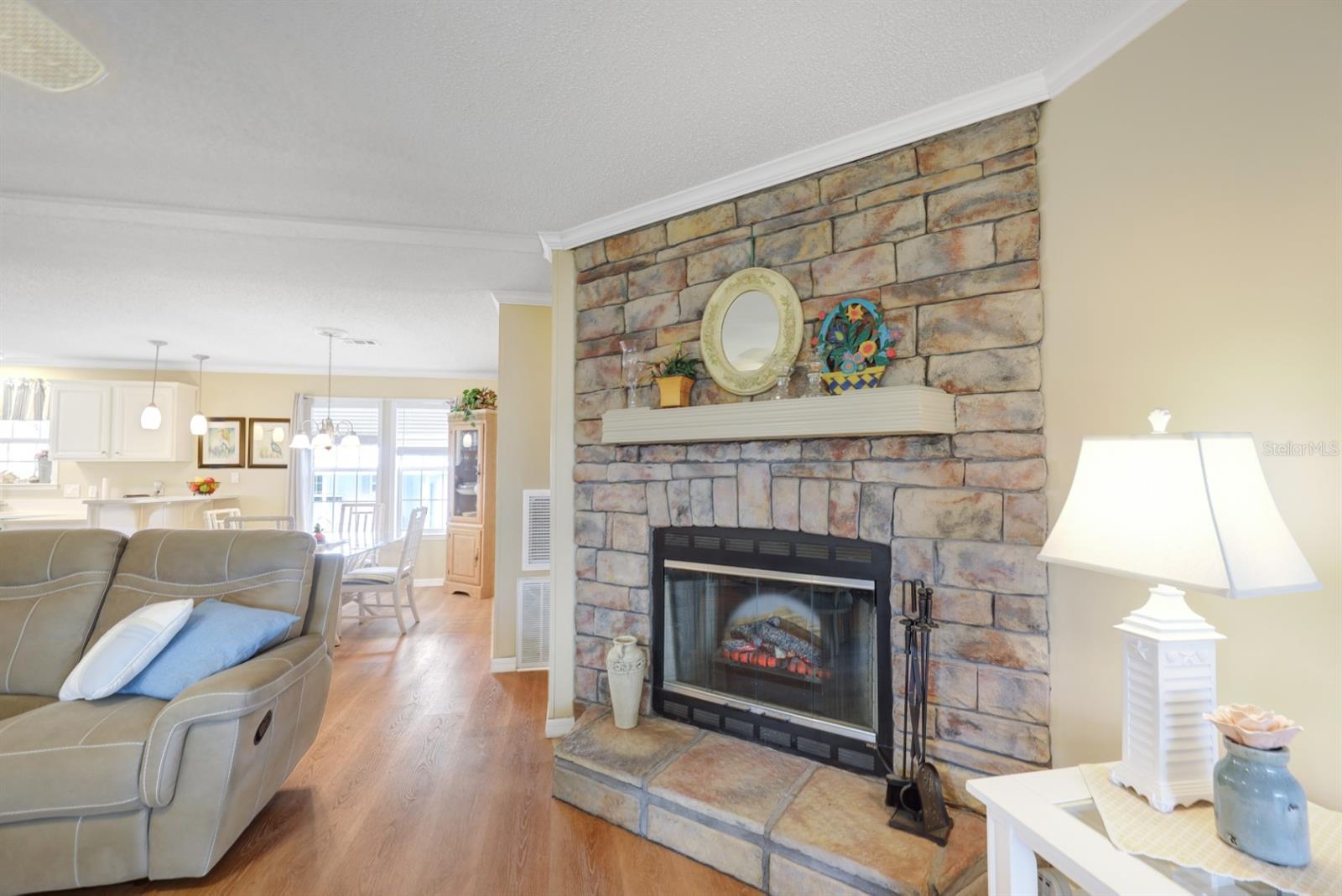 Image 12 of 99 For 2100 Kings Highway 376