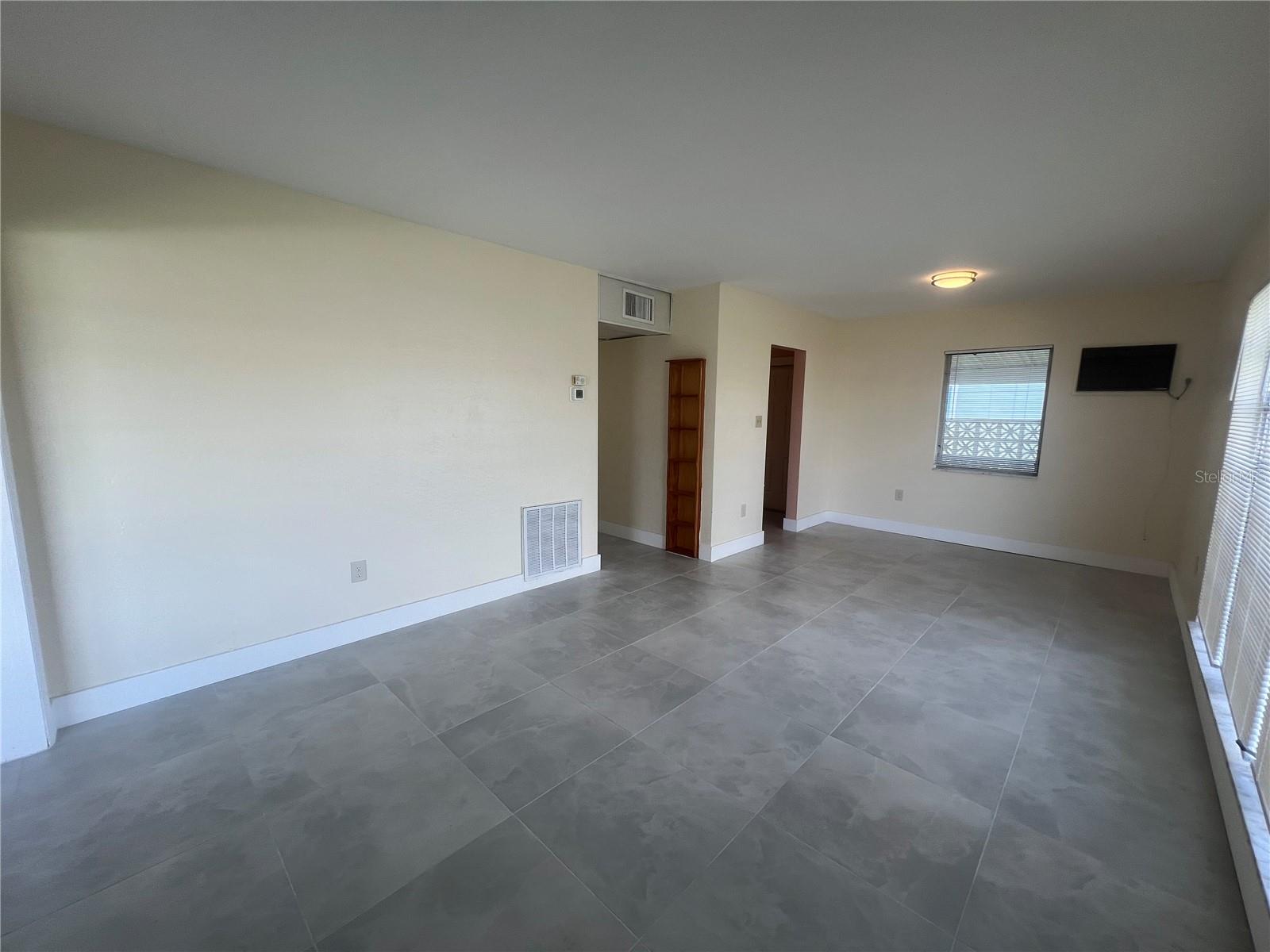Image 11 of 30 For 21923 Buxton Avenue