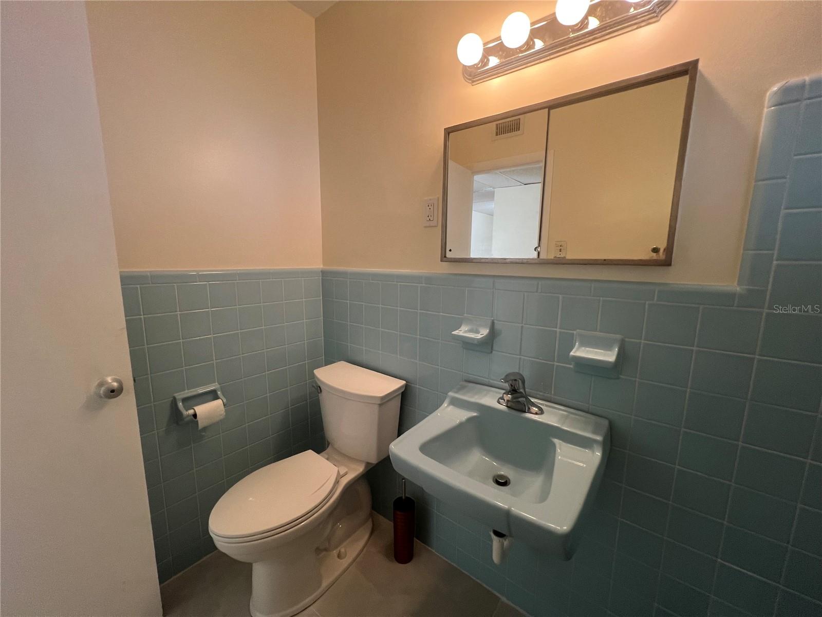 Image 20 of 30 For 21923 Buxton Avenue