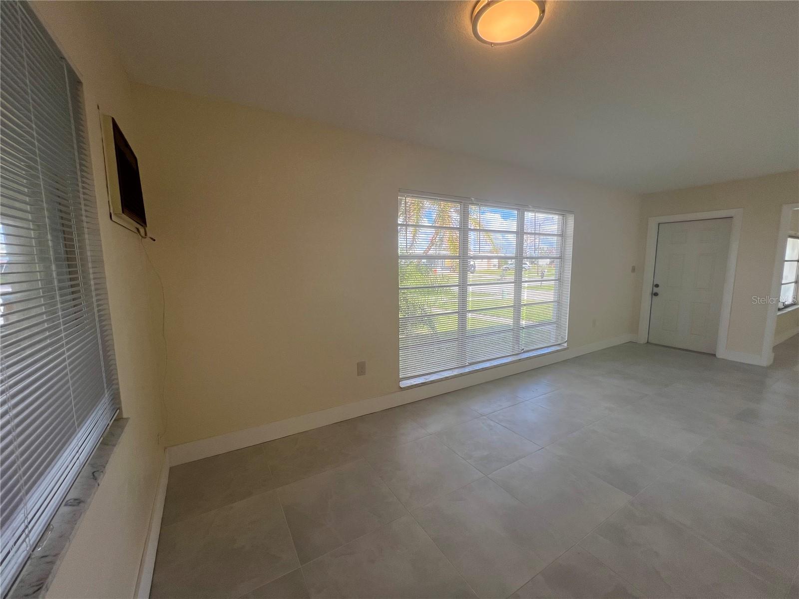 Image 9 of 30 For 21923 Buxton Avenue