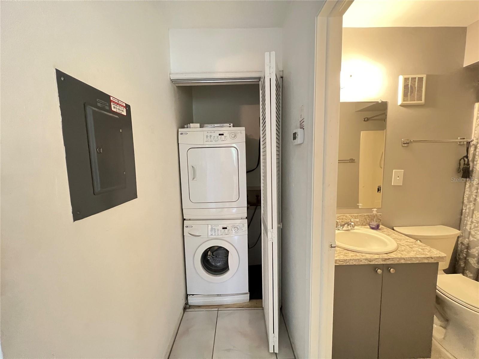 Image 16 of 27 For 25225 Rampart Boulevard 502