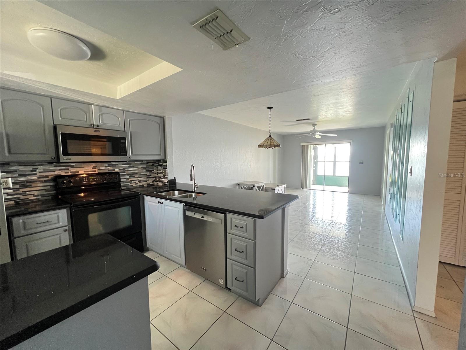 Image 7 of 27 For 25225 Rampart Boulevard 502
