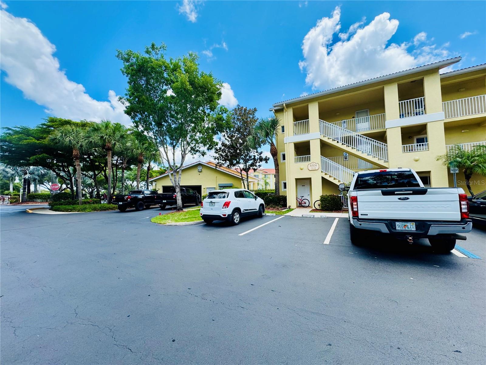 Image 2 of 22 For 8284 Key Royal Circle 1334