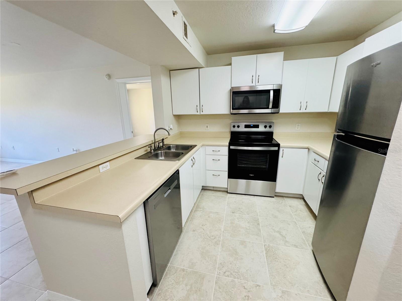 Image 4 of 22 For 8284 Key Royal Circle 1334