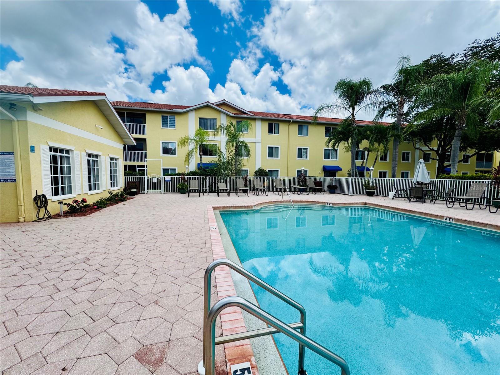 Image 30 of 31 For 8304 Key Royal Circle 1721