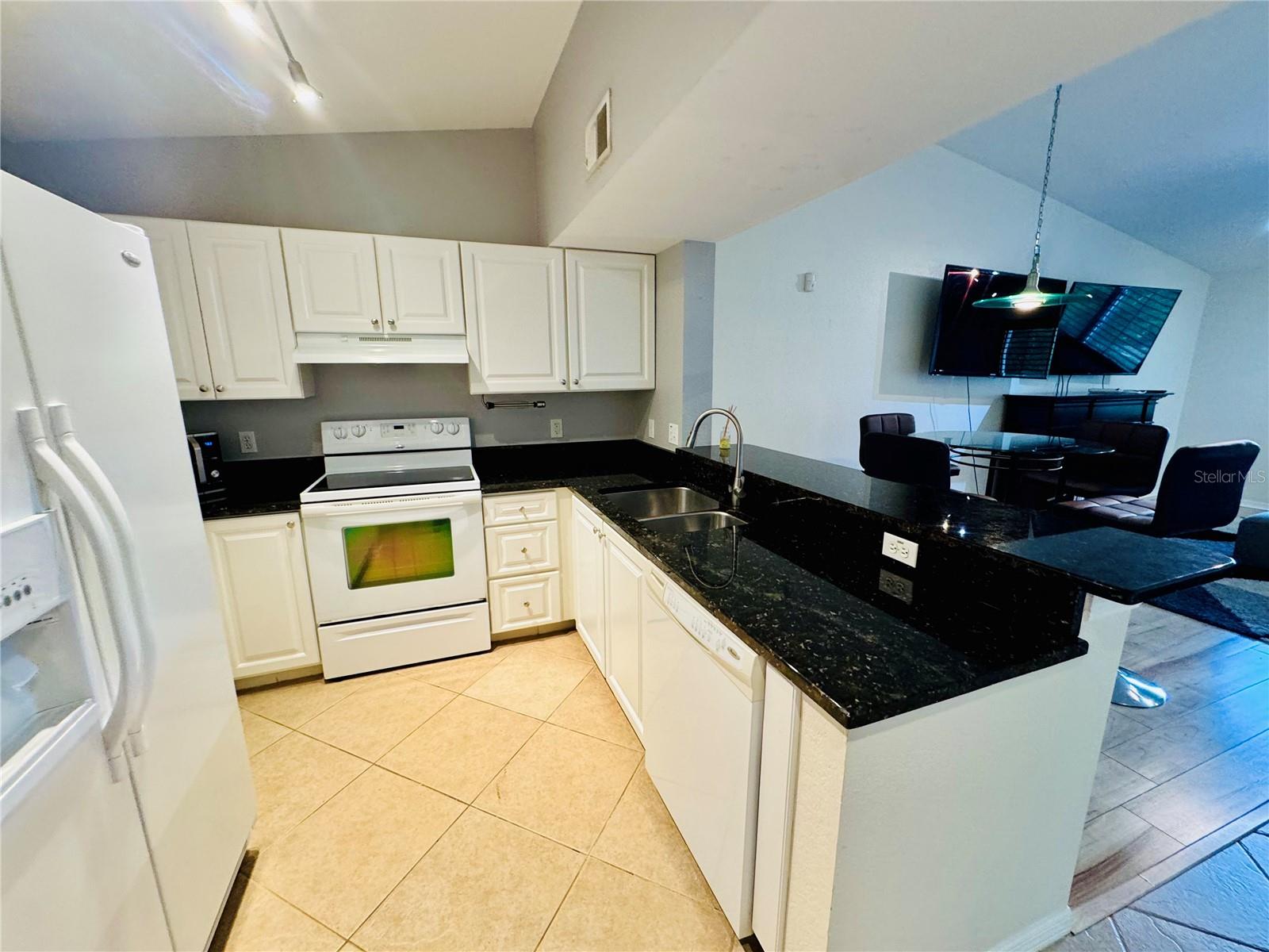 Image 13 of 24 For 8244 Key Royal Circle 633