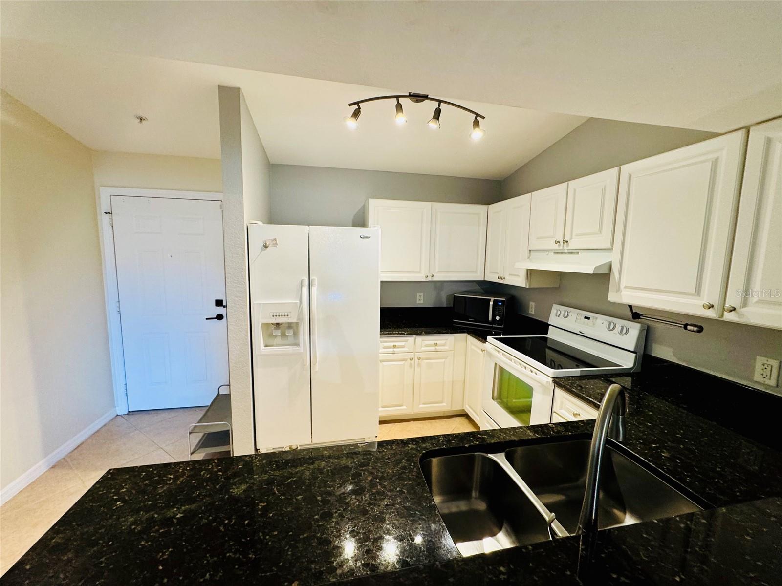 Image 15 of 24 For 8244 Key Royal Circle 633