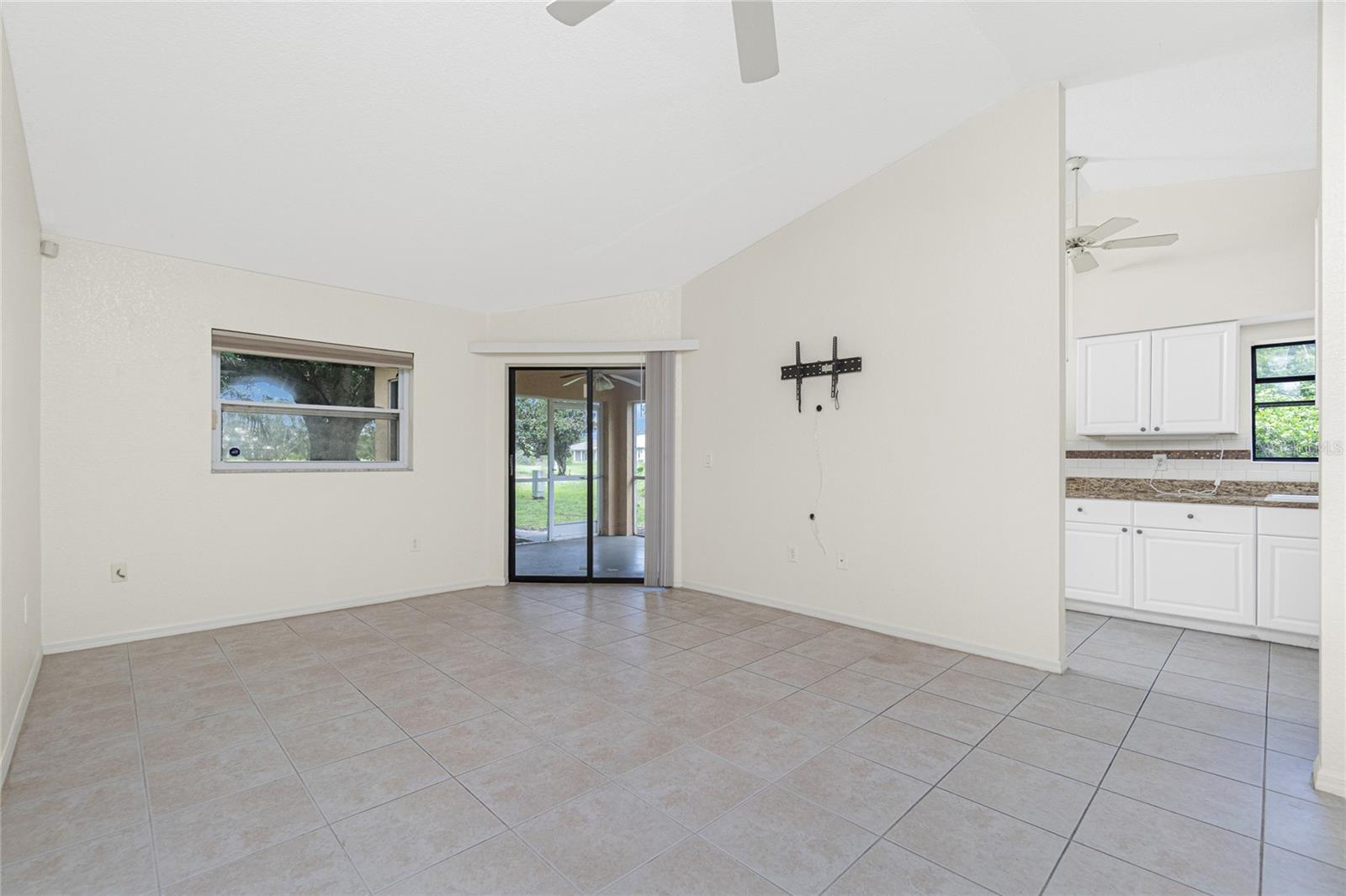 Image 14 of 58 For 1203 Saxony Circle