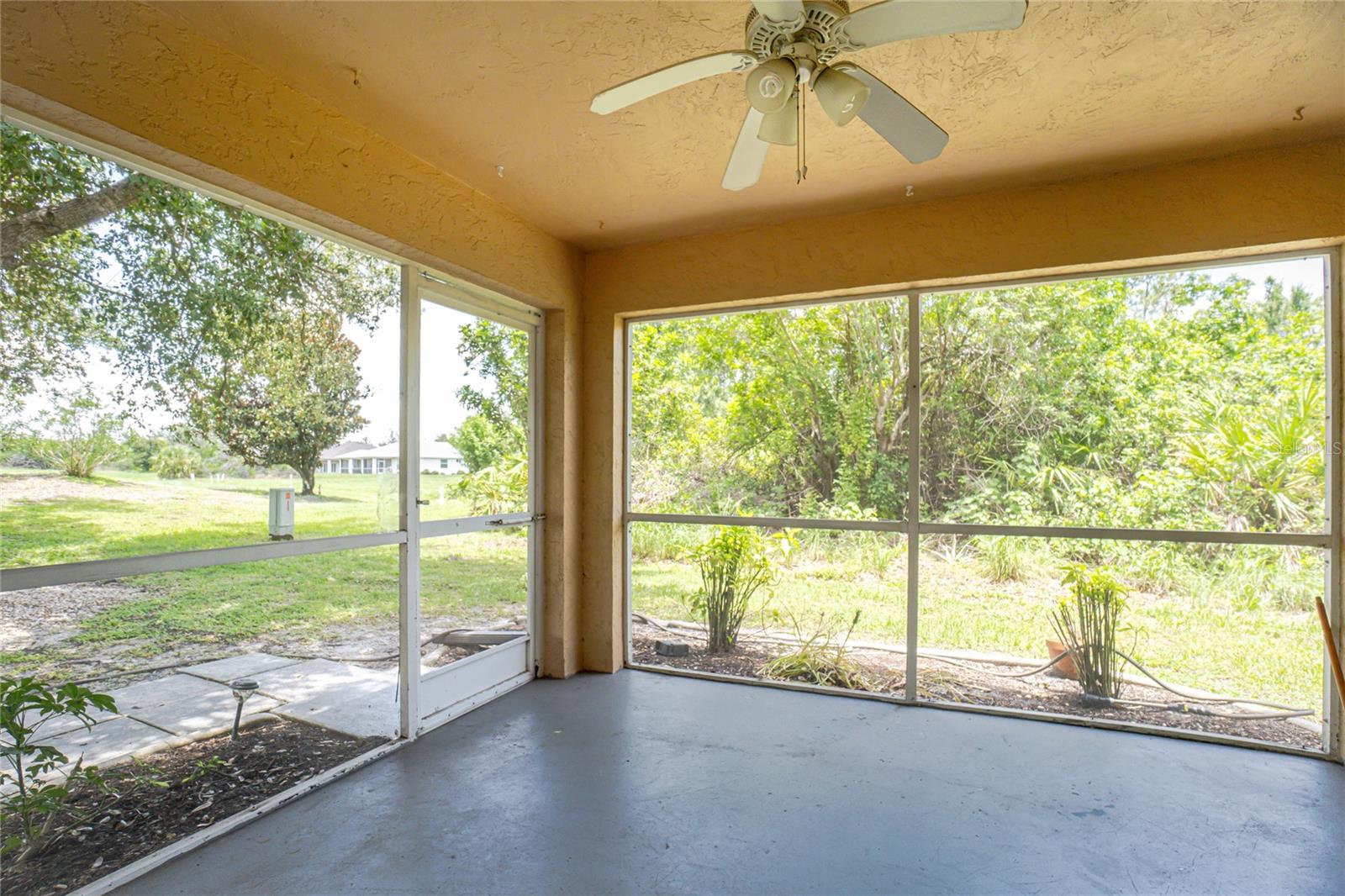 Image 41 of 58 For 1203 Saxony Circle