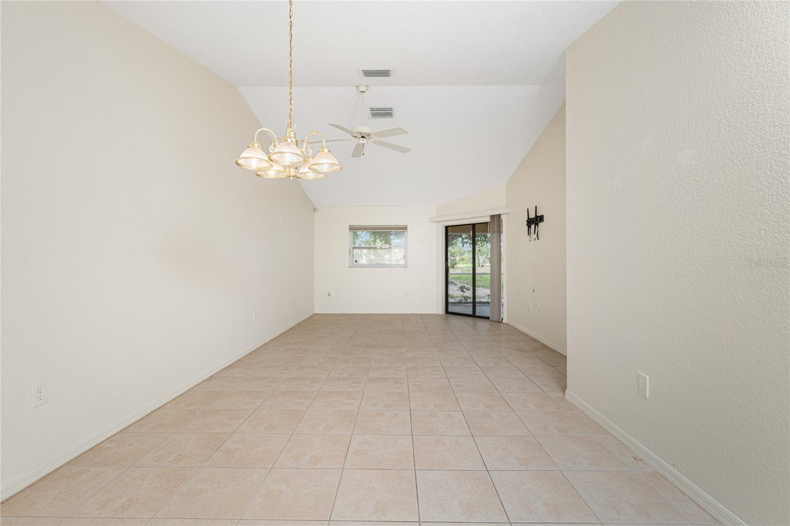 Image 9 of 58 For 1203 Saxony Circle