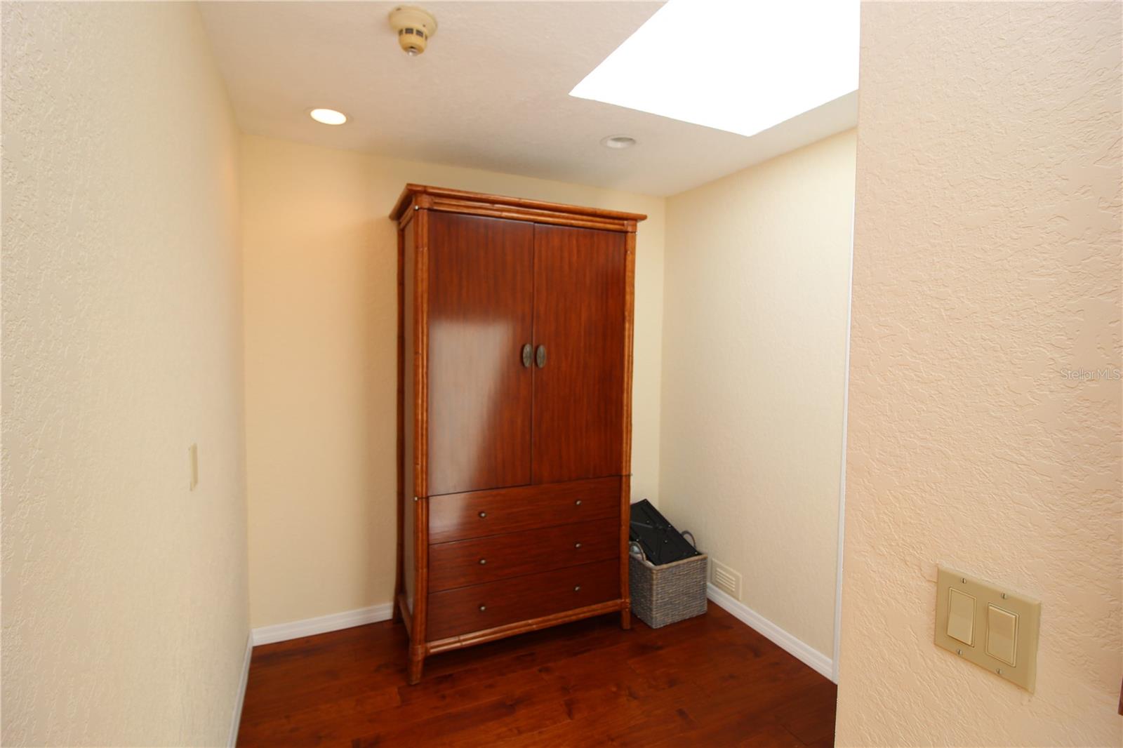 Image 19 of 77 For 25188 Marion Avenue 24