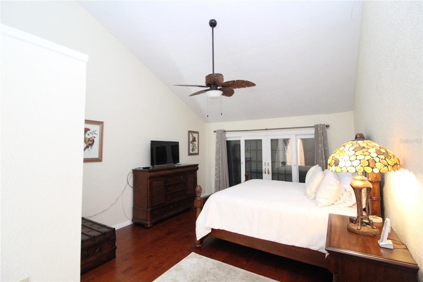 Image 20 of 77 For 25188 Marion Avenue 24