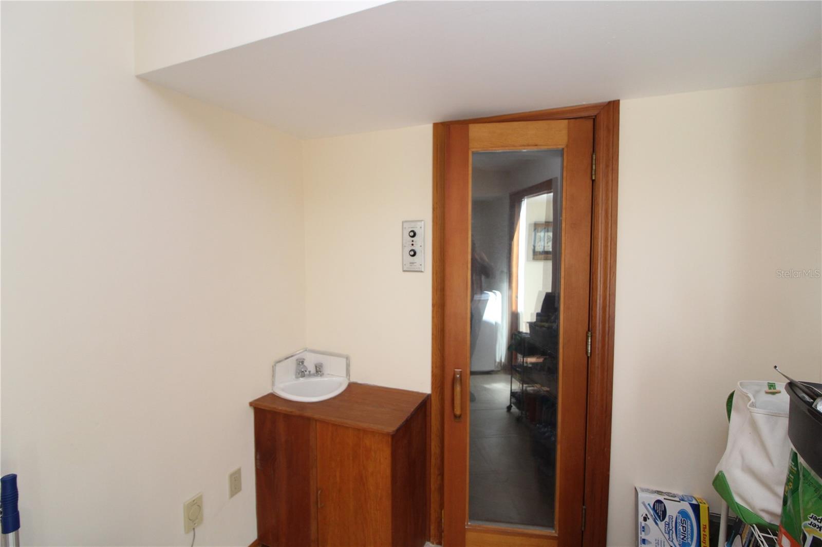 Image 30 of 77 For 25188 Marion Avenue 24