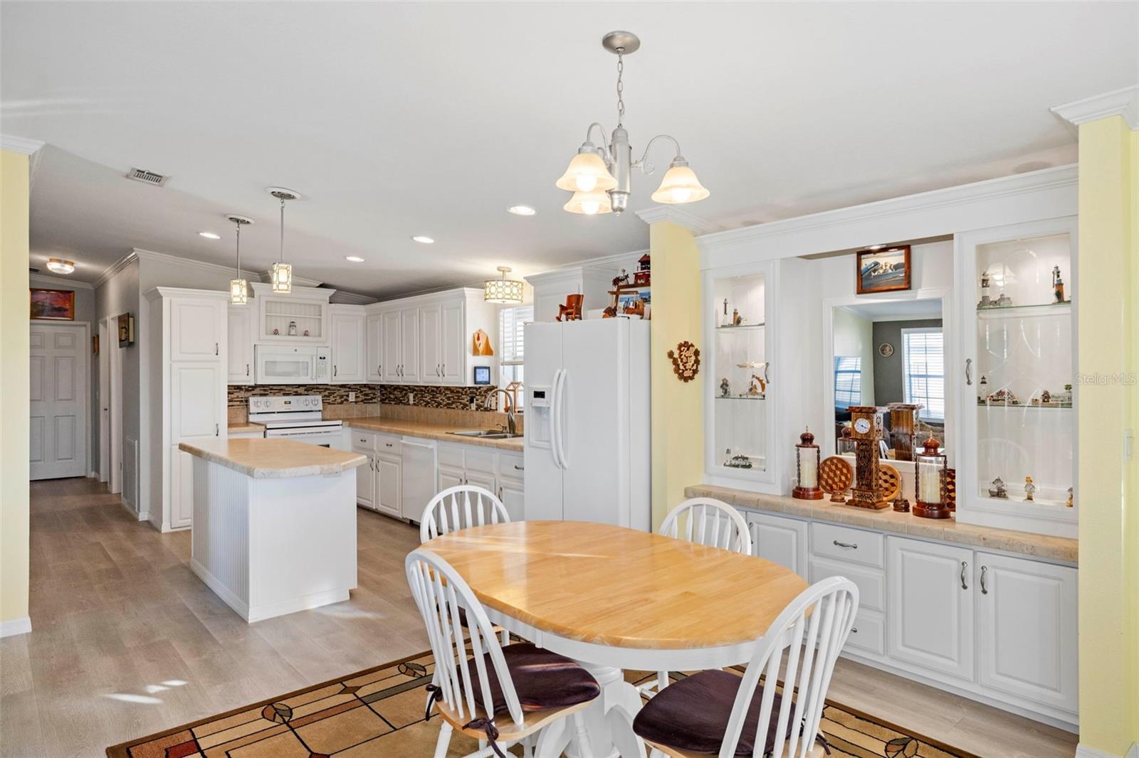 Image 11 of 38 For 27 Freeman Avenue