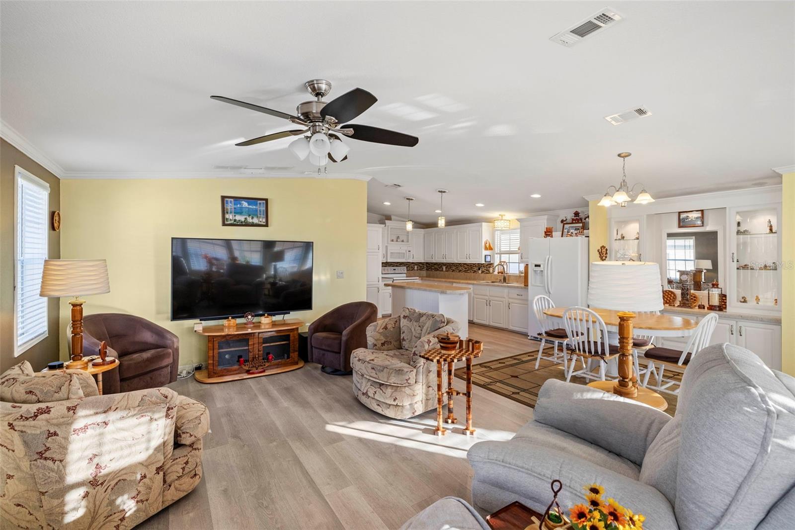 Image 9 of 38 For 27 Freeman Avenue