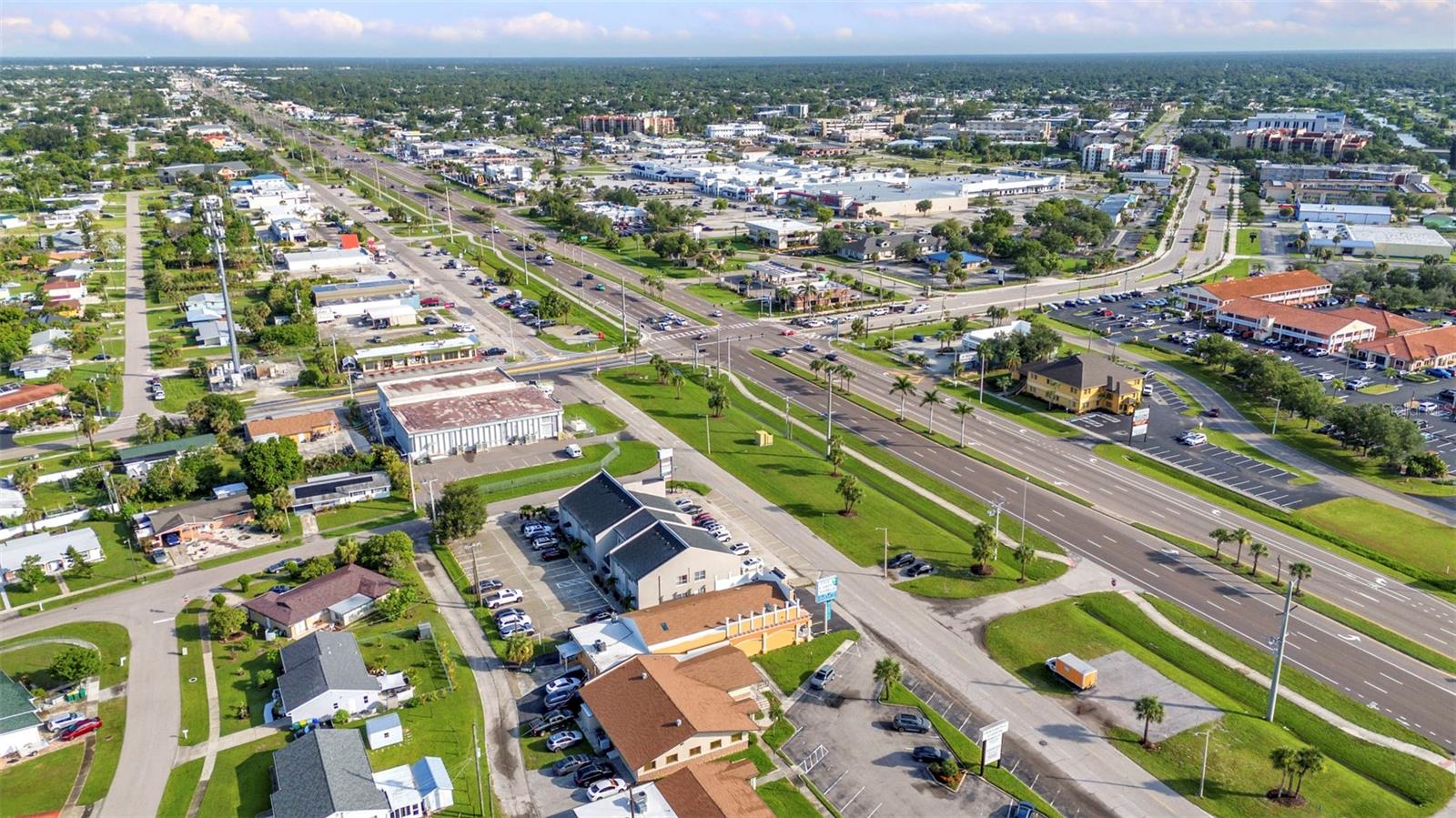 Image 4 of 30 For 3417 Tamiami Trail E