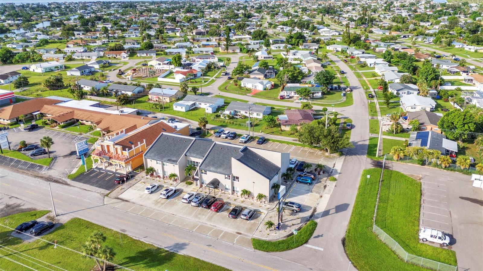 Image 5 of 30 For 3417 Tamiami Trail E