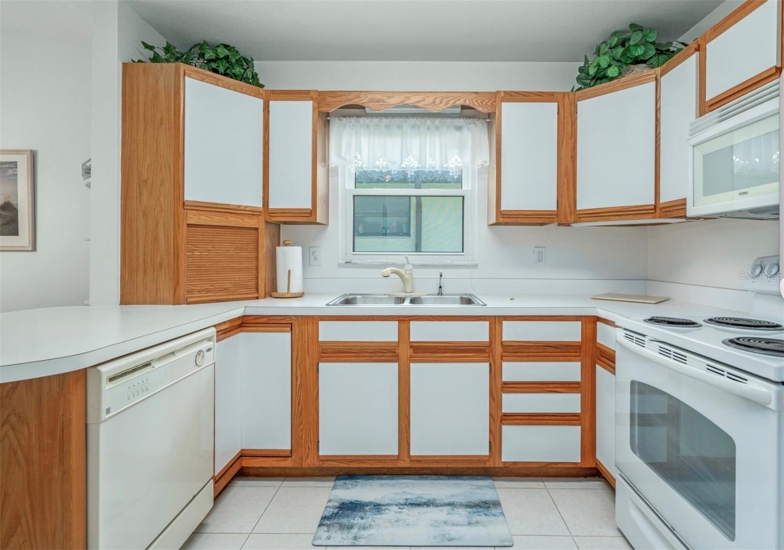 Image 3 of 22 For 2103 Villaway E