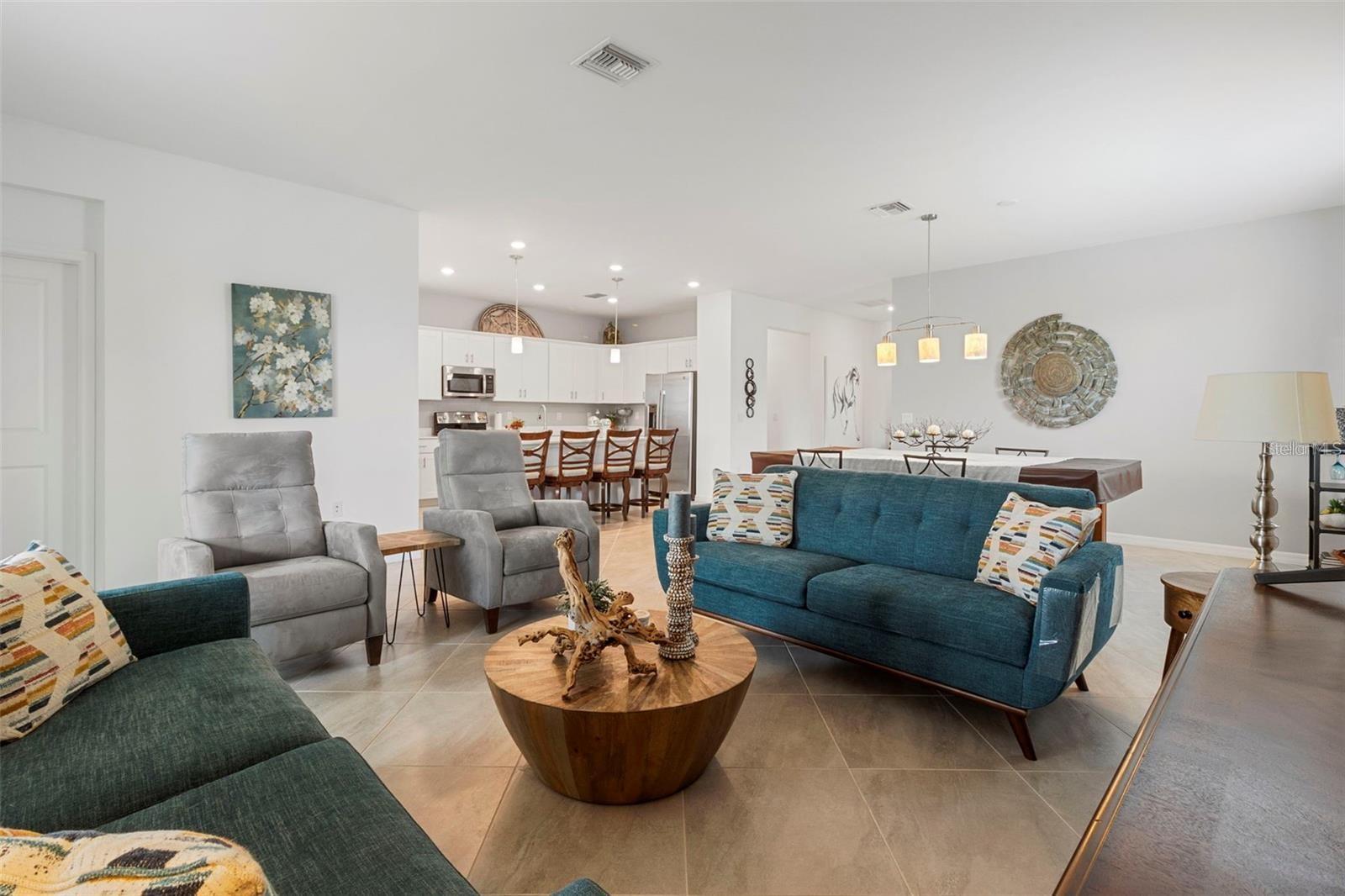 Image 11 of 47 For 25339 Alicante Drive