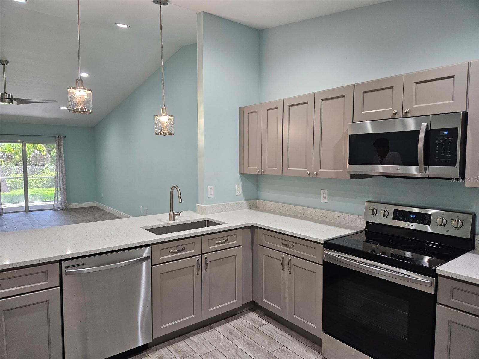 Image 11 of 51 For 9471-9473 Agate Street