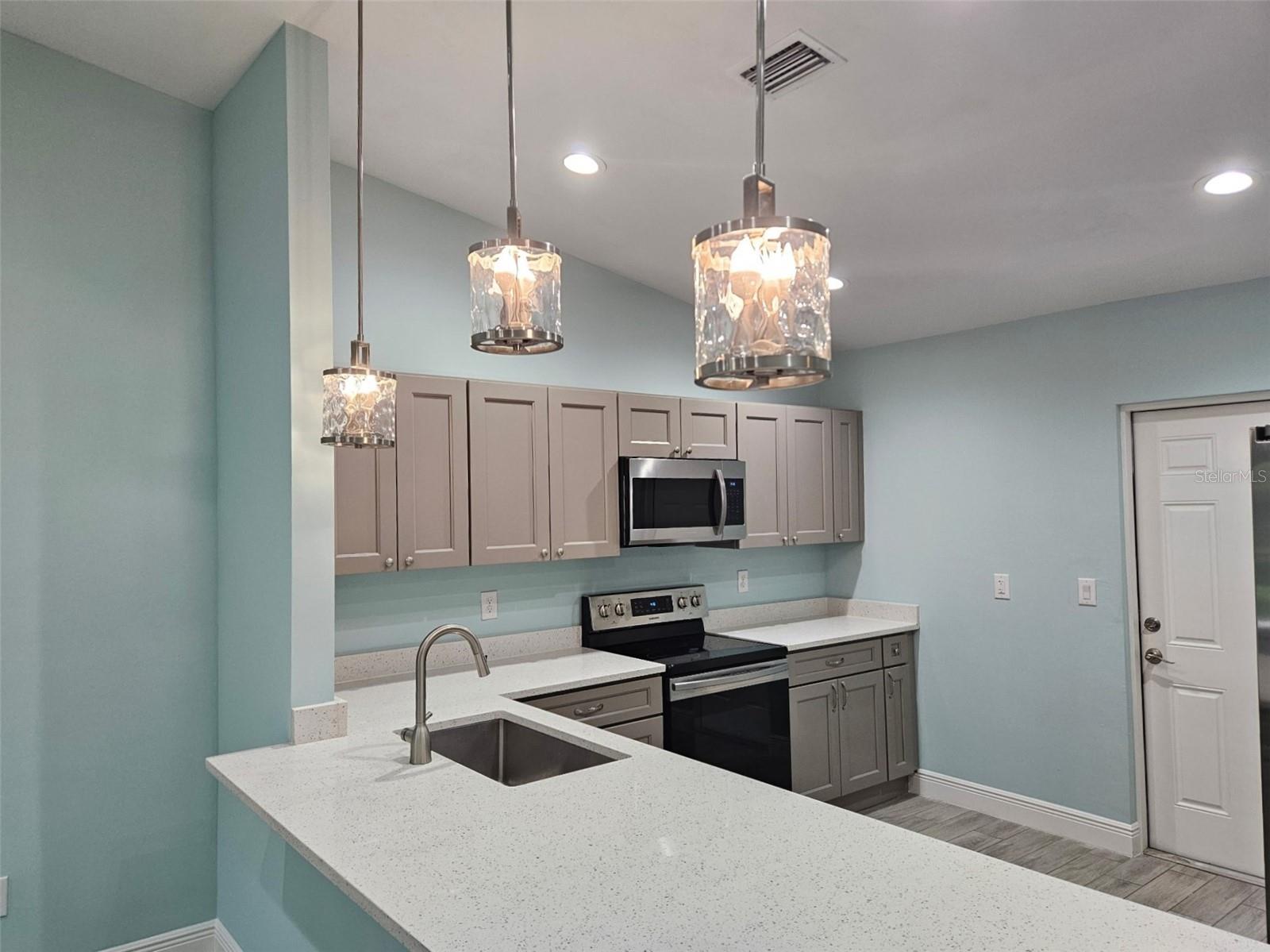 Image 8 of 51 For 9471-9473 Agate Street