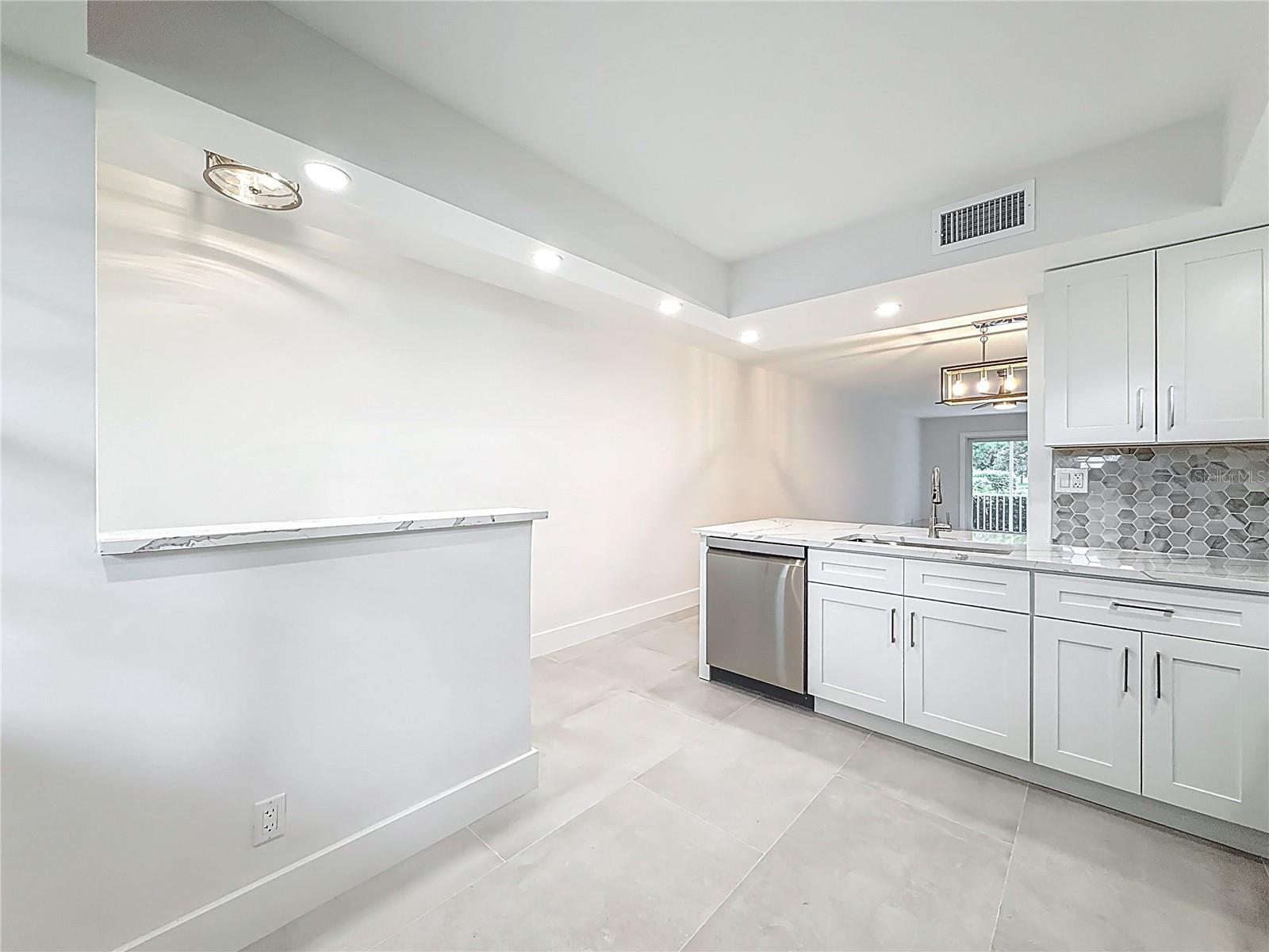 Image 10 of 42 For 4701 Martinique Drive L1