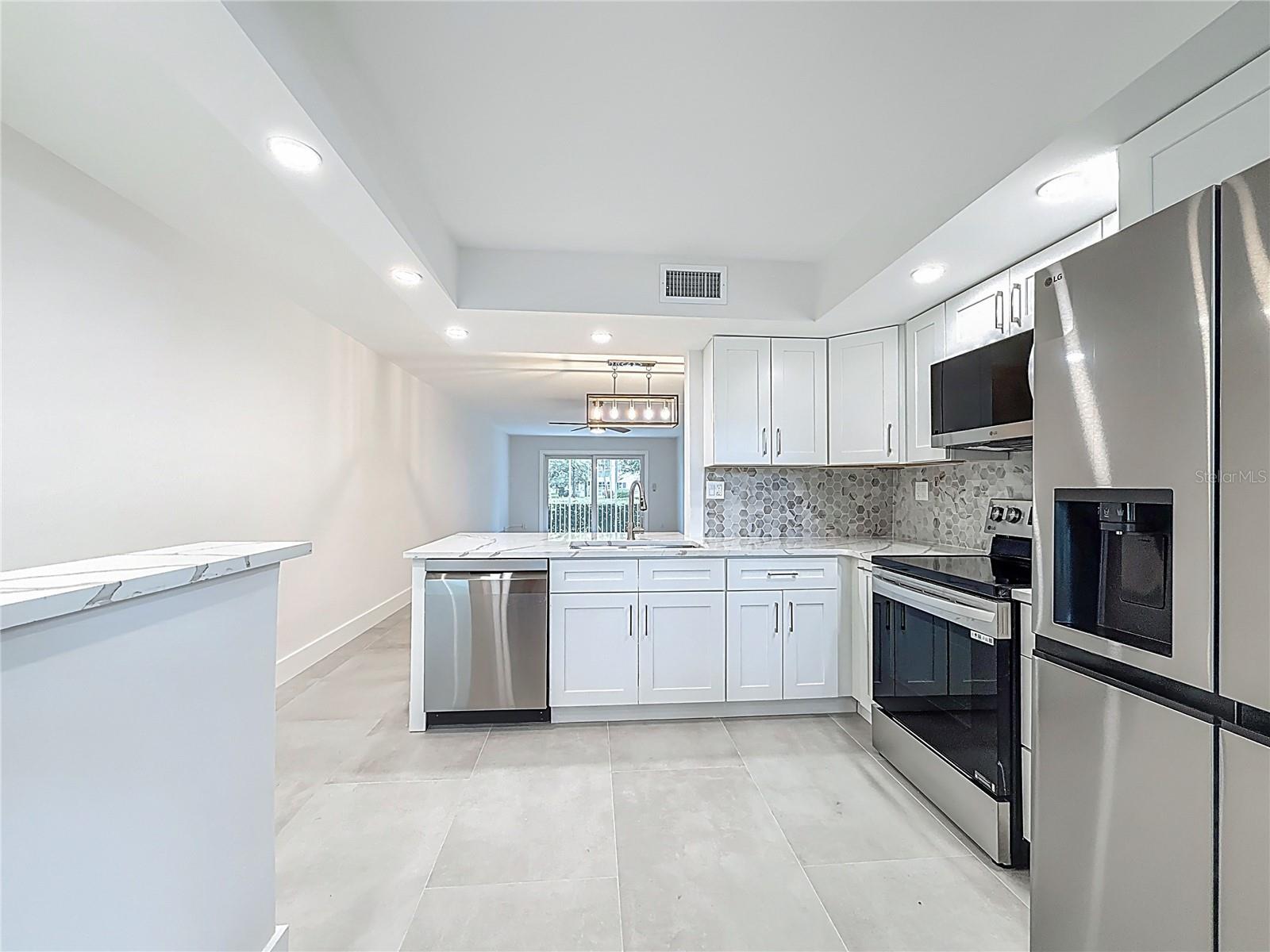 Image 11 of 42 For 4701 Martinique Drive L1