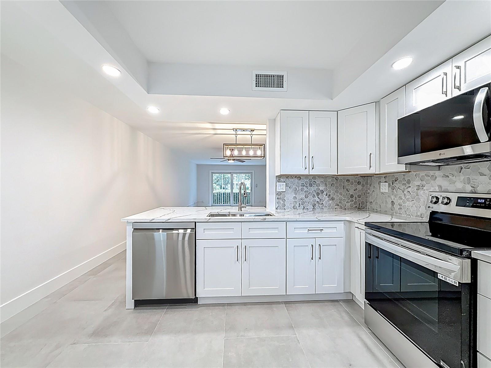 Image 12 of 42 For 4701 Martinique Drive L1
