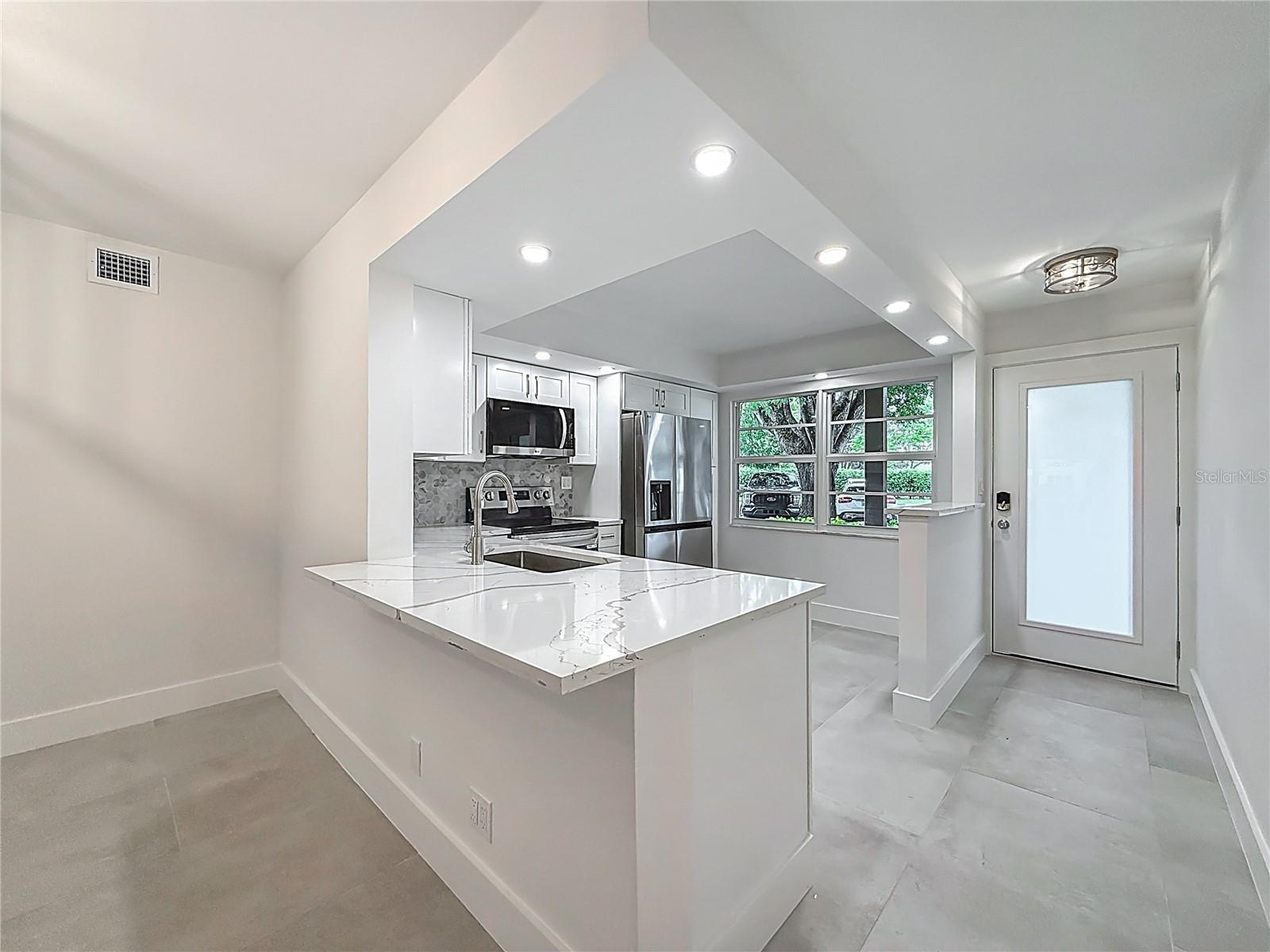 Image 15 of 42 For 4701 Martinique Drive L1