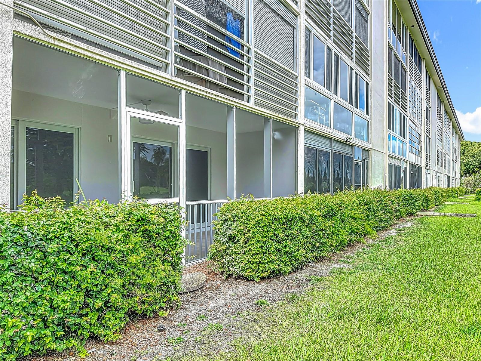 Image 40 of 42 For 4701 Martinique Drive L1