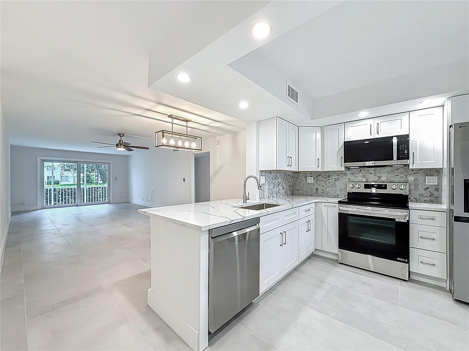Image 6 of 42 For 4701 Martinique Drive L1