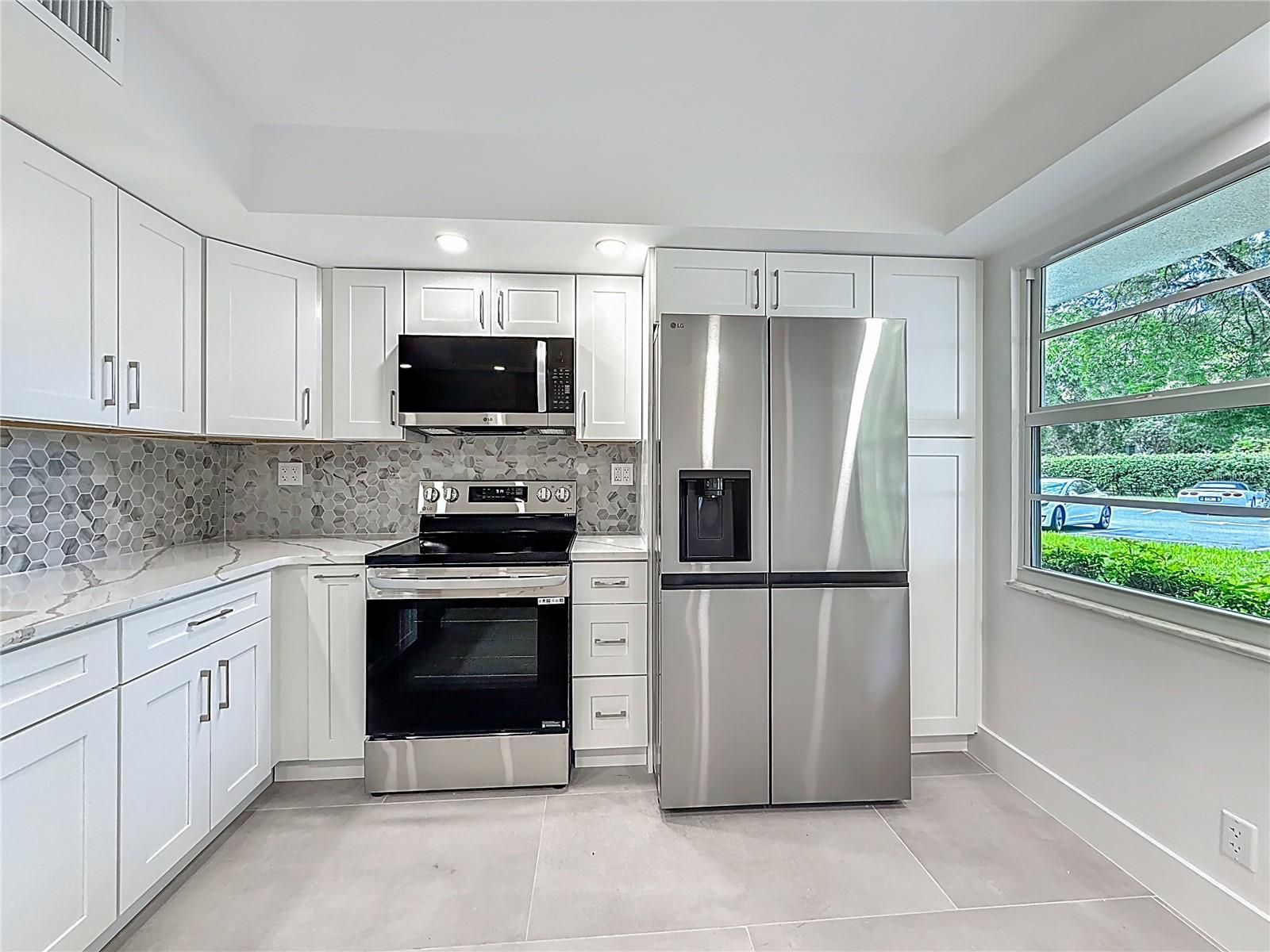Image 7 of 42 For 4701 Martinique Drive L1